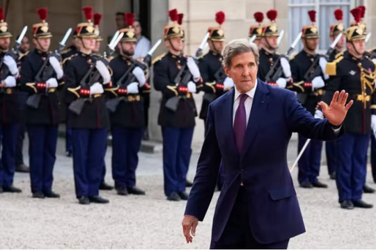 Ông John Kerry thăm Trung Quốc để bắt đầu lại các cuộc đàm phán về khí hậu