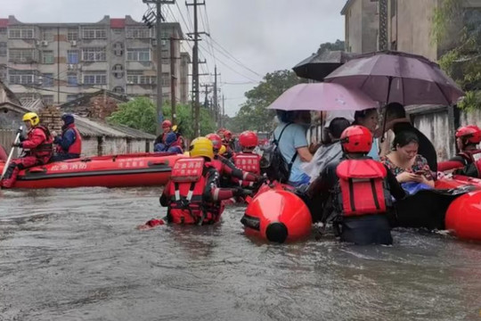 Trung Quốc sơ tán 40.000 người vì lũ lụt
