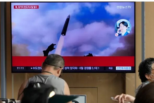 Triều Tiên phóng tên lửa đạn đạo, Hàn Quốc, Nhật Bản họp khẩn