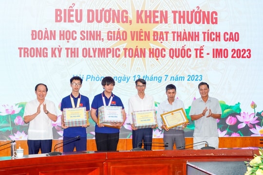 Hải Phòng khen thưởng học sinh đoạt huy chương Olympic Toán học quốc tế