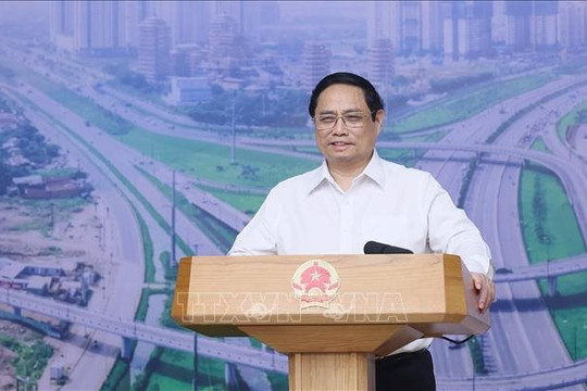 Thủ tướng Phạm Minh Chính: Quyết liệt gỡ nút thắt về giải phóng mặt bằng và nguyên vật liệu xây dựng cho các công trình giao thông