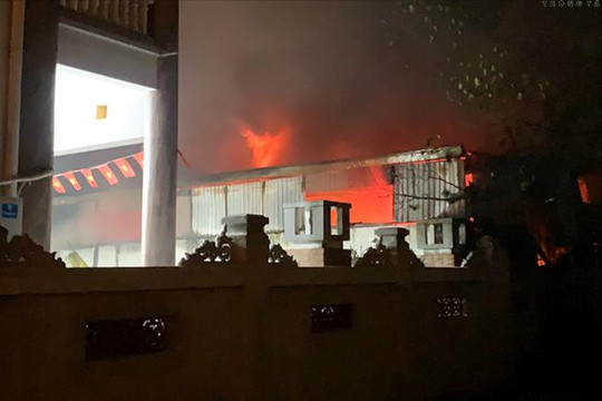 Hà Nội: Cháy lớn tại xưởng may rộng 1.000m2