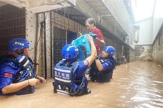 Trung Quốc: Thành phố Trùng Khánh sơ tán gần 10.000 người do mưa bão