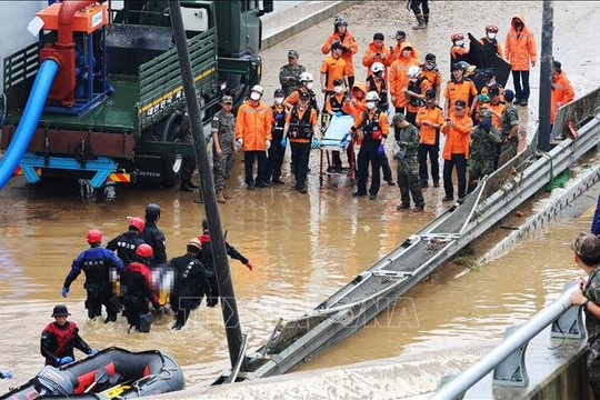 Hàn Quốc điều tra vụ ngập lụt đường hầm làm 13 người tử vong