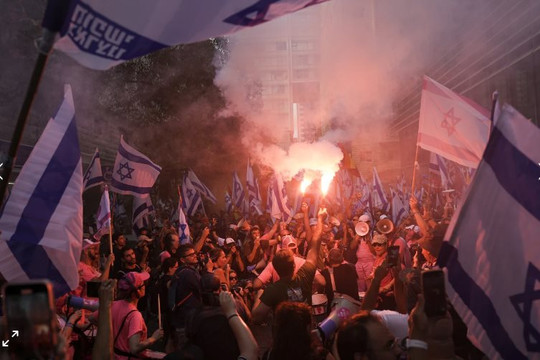 Israel: Hàng chục nghìn người biểu tình phong tỏa nhà ga, đường cao tốc