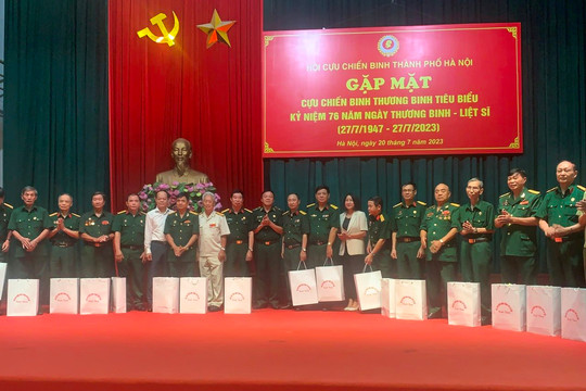 Hội Cựu chiến binh thành phố tặng quà 95 hội viên là thương binh tiêu biểu