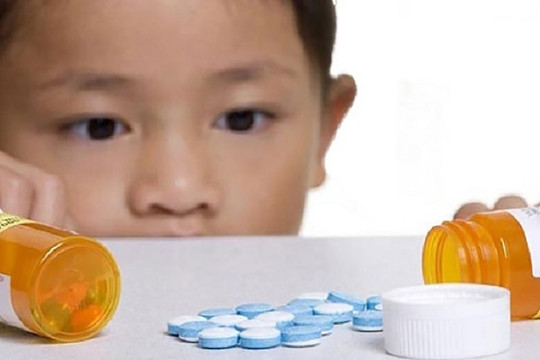 Trẻ em dùng nhầm thuốc của người lớn: Hiểm họa khôn lường