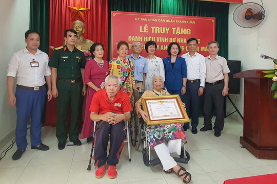 Quận Thanh Xuân tổ chức lễ truy tặng danh hiệu “Bà mẹ Việt Nam Anh hùng” cho mẹ Lê Thị Mái