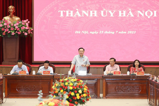 Chủ tịch Quốc hội Vương Đình Huệ làm việc với thành phố Hà Nội