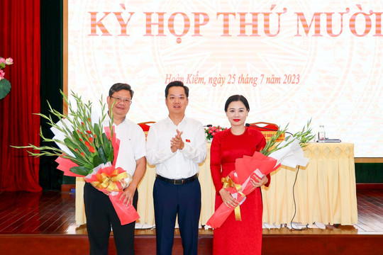 Đồng chí Lê Anh Thư được bầu giữ chức Phó Chủ tịch UBND quận Hoàn Kiếm