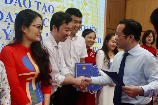 100 giáo viên Hà Nội được đào tạo nâng trình độ giảng dạy tiếng Anh