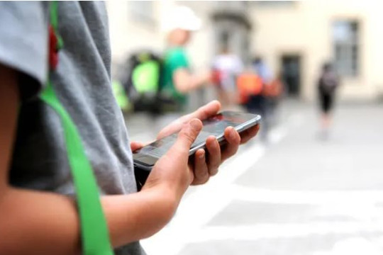 Unesco khuyến nghị cấm điện thoại thông minh trong trường học