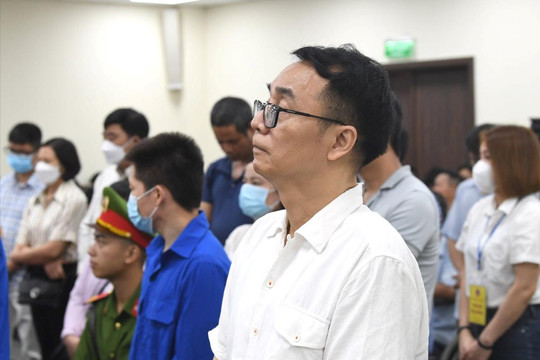 Nguyên Phó Cục trưởng Cục Quản lý thị trường Trần Hùng lĩnh án 9 năm tù