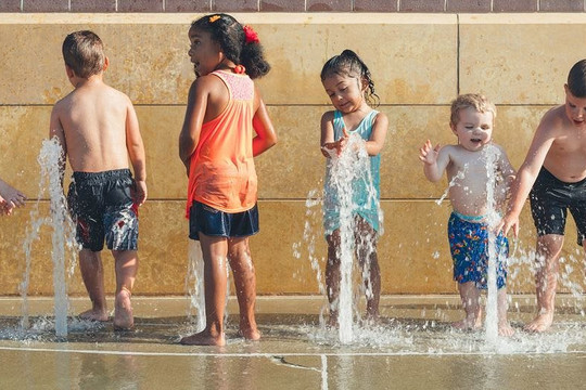 Sóng nhiệt ảnh hưởng đến 92 triệu trẻ em ở châu Âu và Trung Á