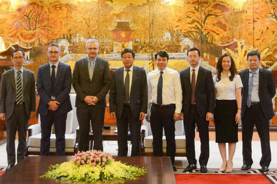 Hà Nội mong muốn Đại sứ Pháp tại Việt Nam tiếp tục là cầu nối thúc đẩy hợp tác song phương
