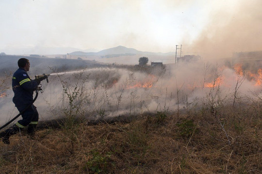 Cháy rừng gây ra vụ nổ kho đạn tại miền Trung Hy Lạp