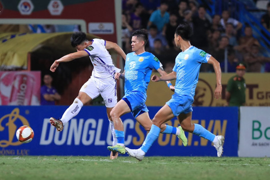Thắng tối thiểu Thép xanh Nam Định, Hà Nội FC vươn lên dẫn đầu bảng xếp hạng