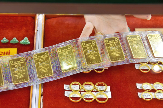 Theo giá thế giới, giá vàng trong nước giảm 200.000 đồng mỗi lượng