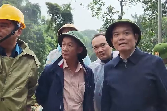 Phó Thủ tướng Trần Lưu Quang đến thị sát, chỉ đạo công tác khắc phục hậu quả thiên tai tại đèo Bảo Lộc