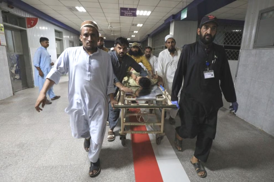 Gần 200 người thương vong trong vụ nổ bom tại Pakistan