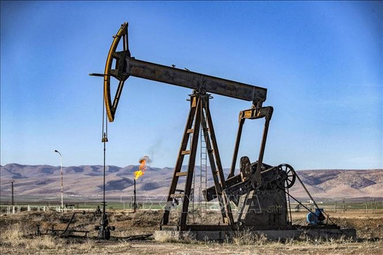 Nguồn cung thắt chặt đưa giá dầu áp sát mức đỉnh của 3 tháng qua