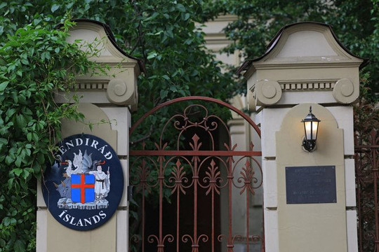 Quốc gia châu Âu đầu tiên đóng cửa Đại sứ quán tại Nga