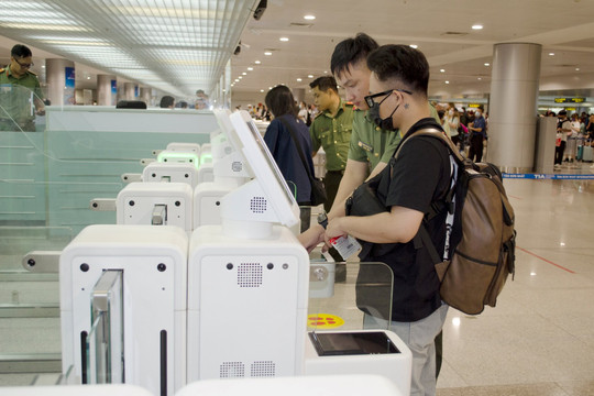 Hành khách thuận lợi khi sử dụng tài khoản định danh điện tử tại sân bay