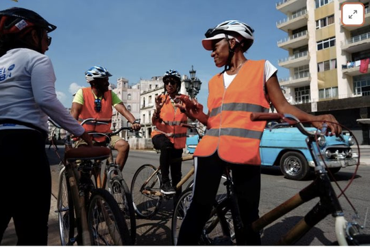 Xe đạp tre thân thiện với môi trường xuất hiện trên đường phố Cuba