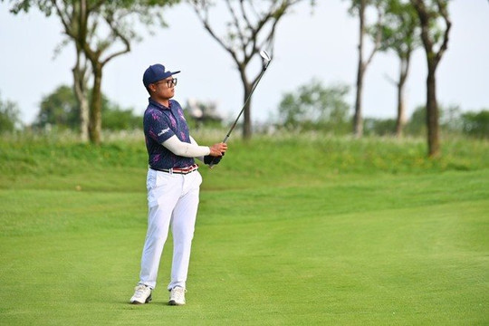 Nguyễn Nhất Long chiếm ngôi đầu vòng 2 Giải vô địch golf quốc gia