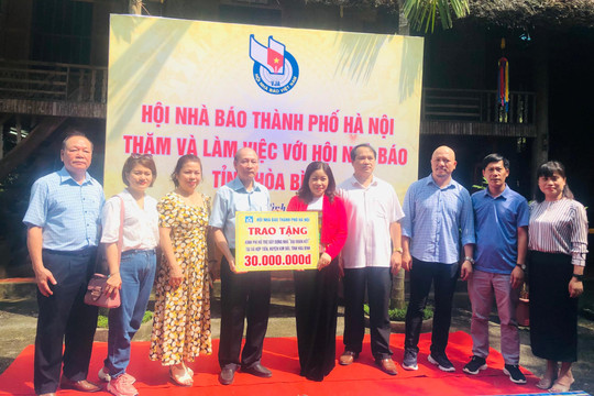Hội Nhà báo Hà Nội hỗ trợ xây dựng nhà “Đại đoàn kết” tại tỉnh Hòa Bình