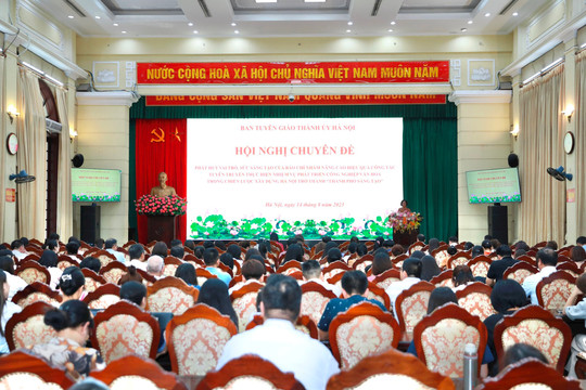 Gần 400 nhà báo Hà Nội tham dự chuyên đề phát triển công nghiệp văn hóa