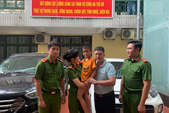 Hà Nội: Trao trả cháu bé ở quận Long Biên sau 10 tiếng bị bắt cóc về với gia đình