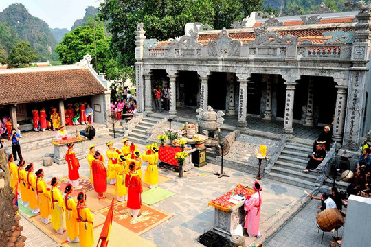 Ba ngôi đền thiêng ở Ninh Bình