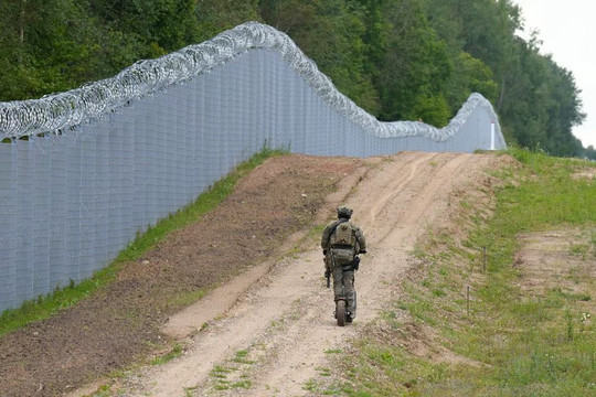 Bốn quốc gia cân nhắc đóng cửa biên giới với Belarus