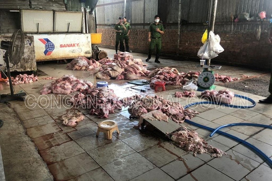Đồng Nai: Ngăn chặn 1,2 tấn thịt bốc mùi chuẩn bị tuồn ra thị trường