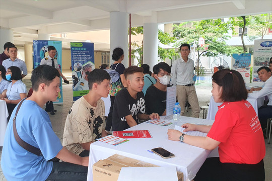 Gần 2.500 chỉ tiêu tuyển dụng tại phiên giao dịch việc làm lưu động quận Ba Đình