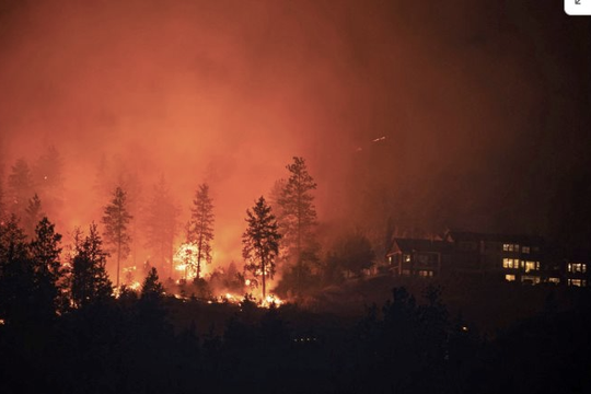 Cháy rừng ở British Columbia (Canada) lan rộng, hơn 35.000 người phải sơ tán