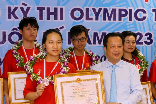 Học sinh Hà Nội giành 4 huy chương tại Olympic thiên văn và vật lý thiên văn quốc tế