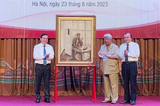 Tiếp nhận 3 hiện vật quý về Chủ tịch Hồ Chí Minh