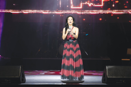 Ca sĩ Hồng Nhung: Mùa thu Hà Nội luôn là cớ để trở về
