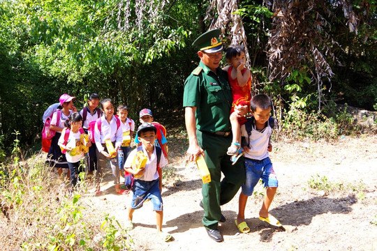 Thiết thực chiến dịch Thanh niên tình nguyện hè tại đảo Hòn Chuối