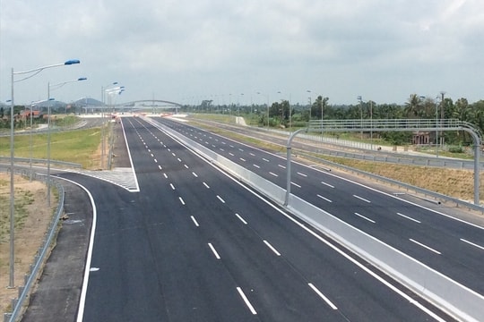 Trình Quốc hội về chủ trương đầu tư Dự án đầu tư xây dựng đường bộ cao tốc Bắc - Nam phía Tây đoạn Gia Nghĩa - Chơn Thành