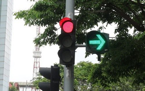 Cần lắp thêm đèn tín hiệu điều hướng giao thông