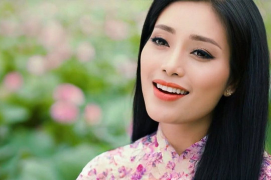 Ca sĩ Huyền Trang ra mắt MV mới "Quê ơi"