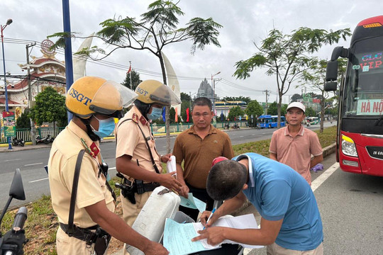 TP Hồ Chí Minh: Kiểm tra, xử phạt xe khách vi phạm dịp cao điểm lễ quốc khánh 2-9