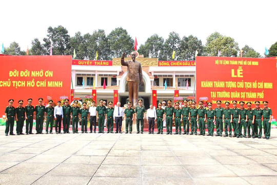 TP Hồ Chí Minh: Khánh thành tượng Chủ tịch Hồ Chí Minh tại Trường Quân sự thành phố
