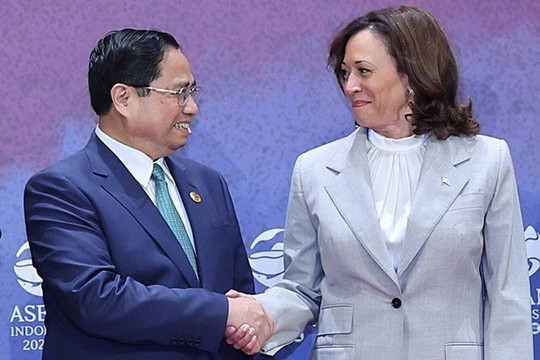 Thủ tướng Phạm Minh Chính gặp Phó Tổng thống Hoa Kỳ