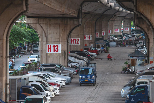 Bộ GT-VT phản hồi đề xuất của Hà Nội về trông giữ xe ở gầm cầu