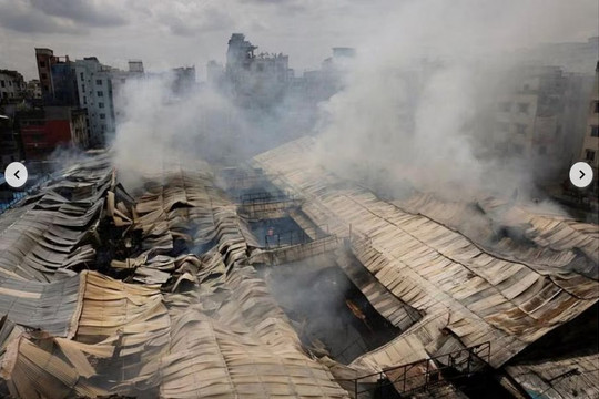 Bangladesh: Hàng trăm cửa hàng bị thiêu rụi trong vụ cháy ở chợ Mohammadpur