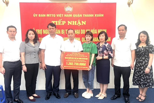 Quận Ba Đình trao hơn 1,3 tỷ đồng hỗ trợ các nạn nhân vụ cháy tại quận Thanh Xuân